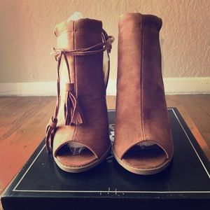 Qupid peep toe booties size 6.5